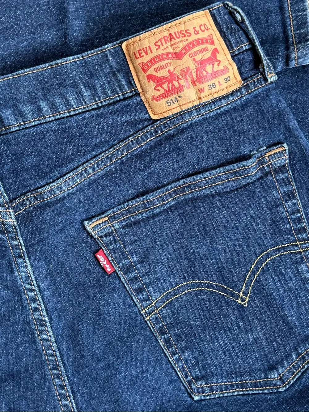Levis comfortable dark
